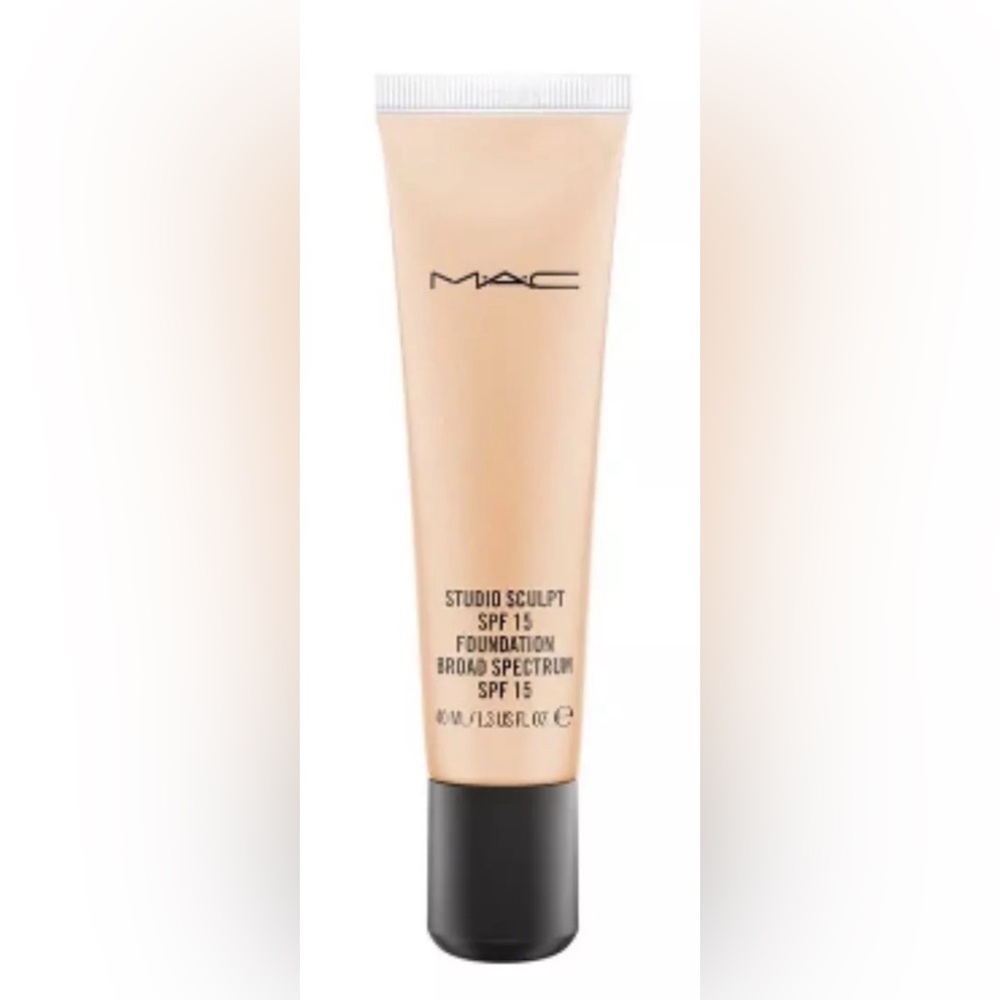 NC25 MAC STUDIO SCULPT SPF15 FOUNDATION 40ML /1.3 FL Oz
